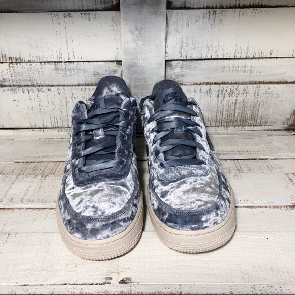 Nike Air Force 1 LV8 Velvet - Picture 2 of 7